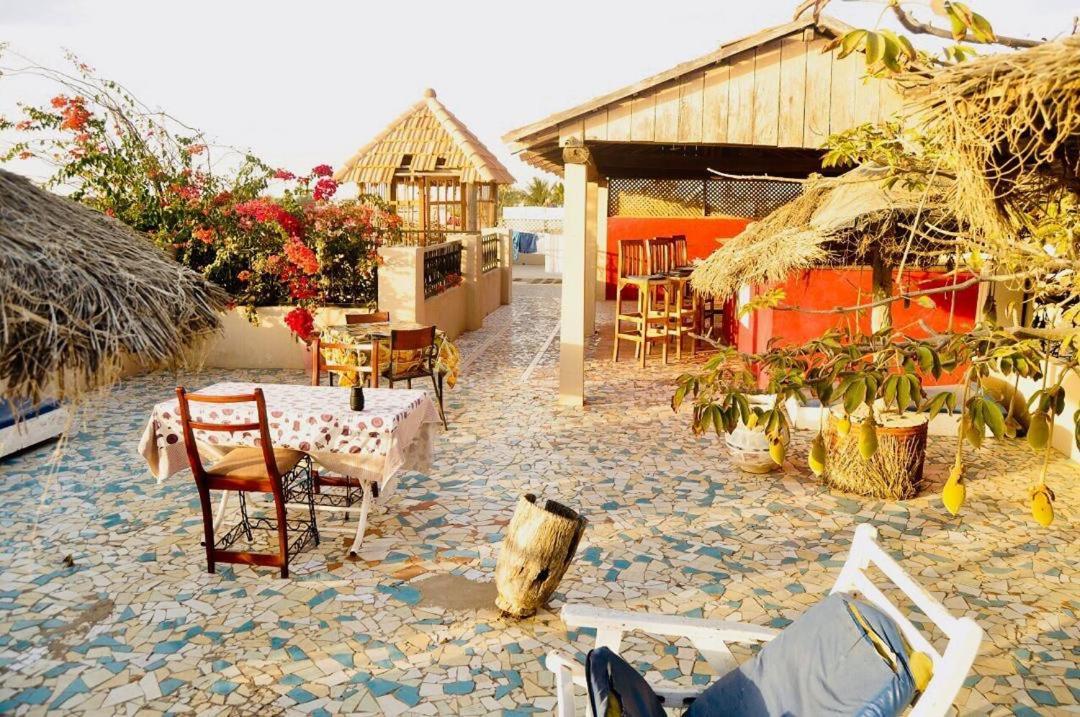 Отель Chez Titi Сен-Луи Экстерьер фото